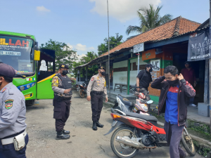 Polres Purwakarta Gelar Tes Urine Sopir Bus, Jelang Mudik Lebaran.p