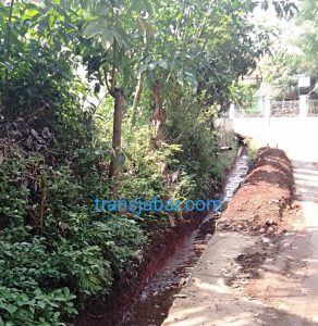 Proyek Drainase di Jomin Terbengkalai